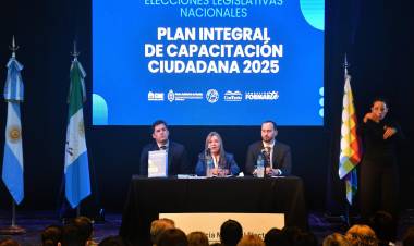 AUTORIDADES DEL GOBIERNO PROVINCIAL PARTICIPARON DE LA CAPACITACIÓN SOBRE EL USO DE LA BOLETA ÚNICA DE PAPEL