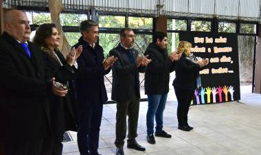 PRIMERA ETAPA: EL GOBERNADOR ZDERO HABILITÓ HOY LAS REFACCIONES DE LA CENTENARIA ESCUELA  N° 10 DE COLONIA BENÍTEZ