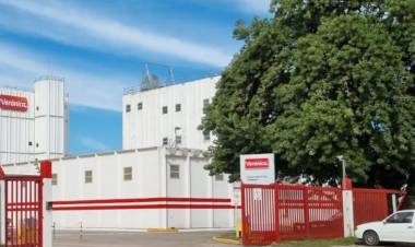 LÁCTEOS VERÓNICA CERRÓ LAS PLANTAS Y NO PAGA SUELDOS