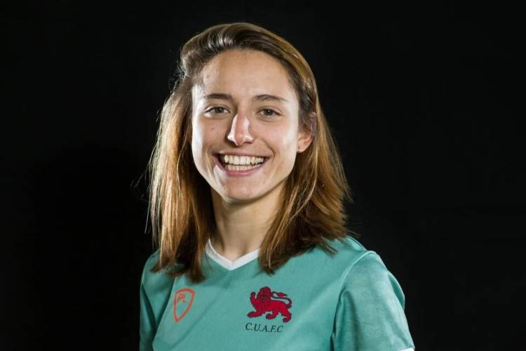 LA HISTORIA DE EPONINE HOWARTH, LA PRIMERA FUTBOLISTA FRANCESA QUE JUGARÁ EN EL PAÍS