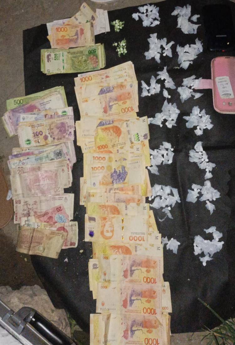 EL COM DETUVO A DOS DEALERS