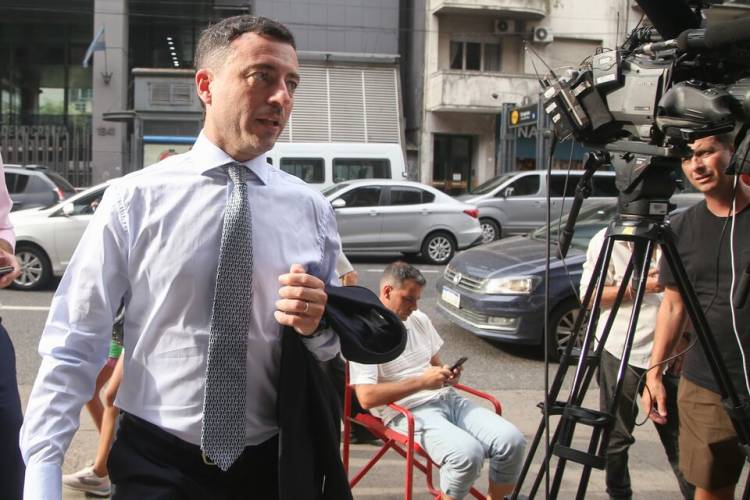 EL LLANTO DE DE LOREDO POR NO PODER AYUDAR AÚN MÁS AL GOBIERNO