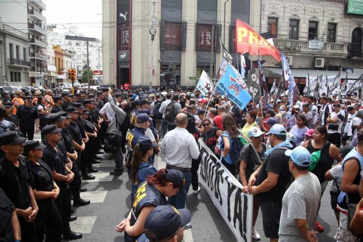 ORGANIZACIONES SOCIALES RECLAMARON ALIMENTOS PARA COMEDORES POPULARES