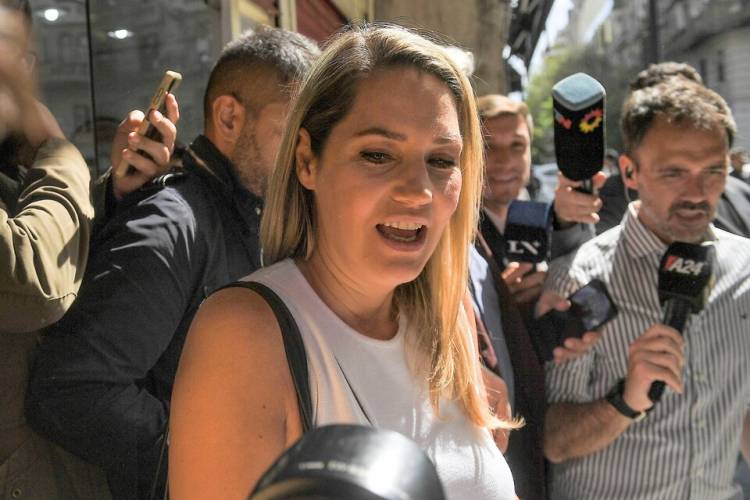 CAROLINA LOSADA, LA DEFENSORA MENOS PENSADA DE AEROLÍNEAS ARGENTINAS