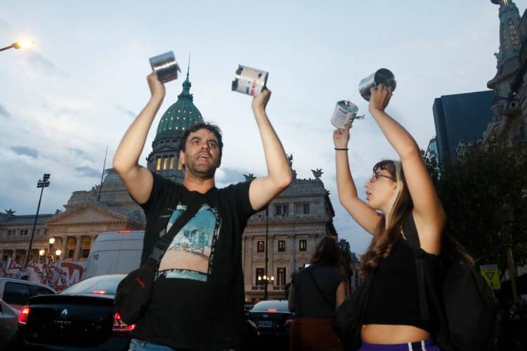 CONFRONTAR LO NECESARIO, ESPERAR Y SEGUIR UNIDOS