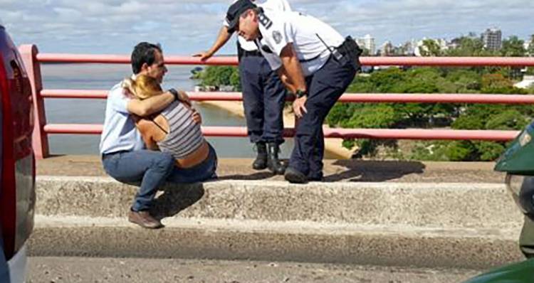 CORRIENTES: VOLUNTARIADO: JÓVENES EVANGÉLICOS RECORREN EL PUENTE PARA EVITAR SUICIDIOS