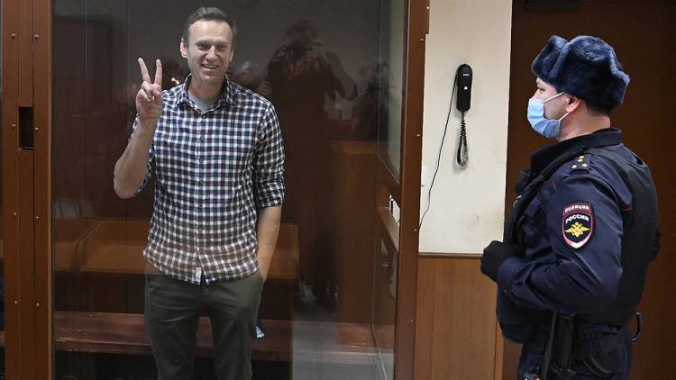 QUIÉN ERA NAVALNY, EL OPOSITOR RUSO QUE FUE ENVENENADO Y MURIÓ TRAS LAS REJAS
