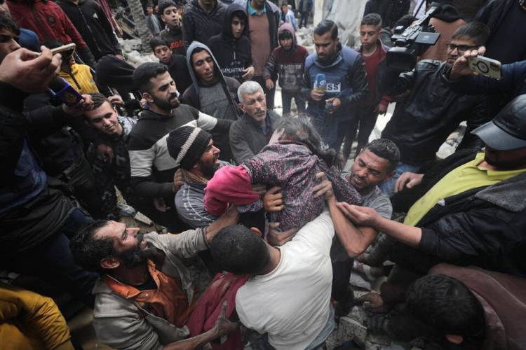 LA OFENSIVA ISRAELÍ NO CESA EN EL SUR DE GAZA