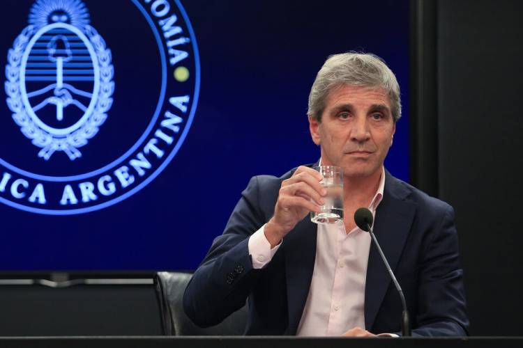 CAPUTO AJUSTA Y A NADIE PERDONA