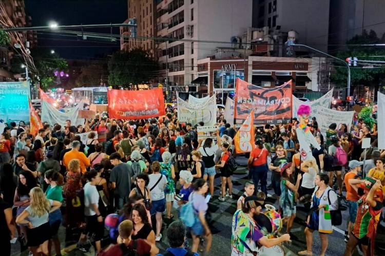 IMPULSADO POR EL CENTRO DE ESTUDIANTES DE FILOSOFÍA Y LETRAS:  CACEROLAZO EDUCATIVO