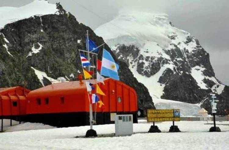 EN 1904 SE LEVANTÓ POR PRIMERA VEZ EL PABELLÓN ARGENTINO EN LAS ISLAS ORCADAS DEL SUR