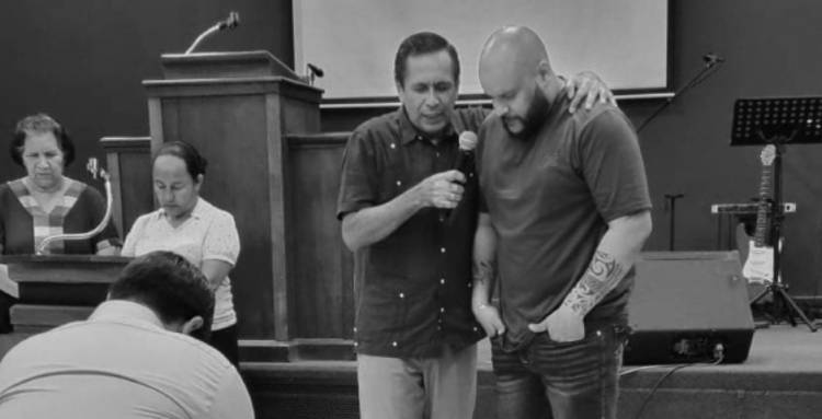 ‘EL CHEVO’ ANUNCIA QUE ACEPTÓ A CRISTO