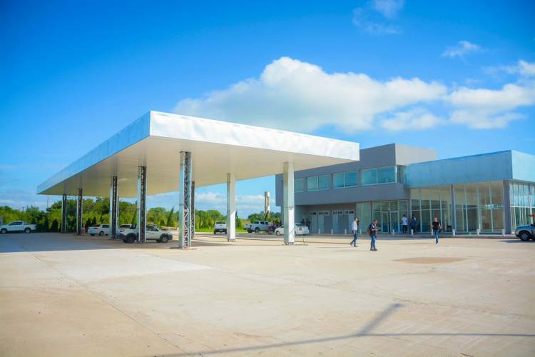 POTENCIAR EL DESARROLLO INDUSTRIAL: ZDERO VISITÓ LA OBRA DE ESTACIÓN DE SERVICIO AXION EN PUERTO TIROL 