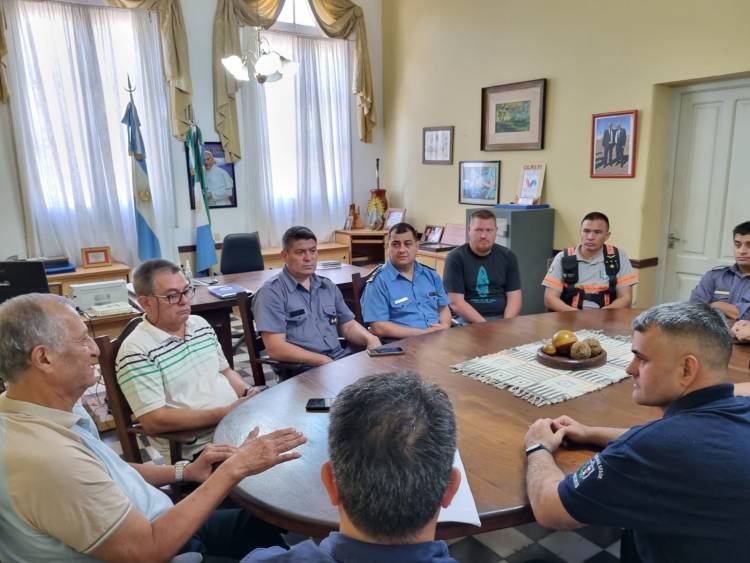 VILLA ANGELA: EL INTENDENTE PAPP RECIBIÓ A LAS FUERZAS DE SEGURIDAD