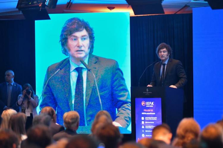 JAVIER MILEI SE MOSTRÓ "ORGULLOSO" DEL AJUSTE Y ASEGURÓ QUE DESPEDIRÁN A MILES DE EMPLEADOS PÚBLICOS