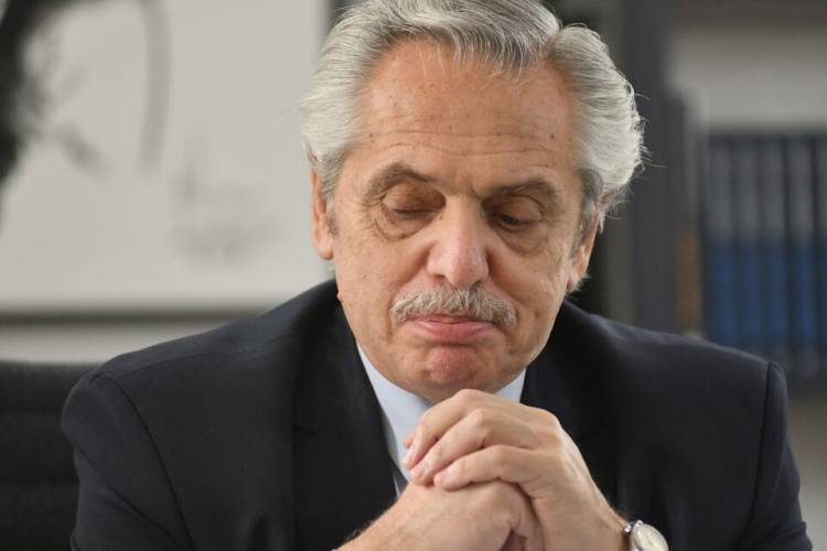 LA JUSTICIA ORDENÓ LA INHIBICIÓN DE BIENES A ALBERTO FERNÁNDEZ POR EL CASO DE LOS SEGUROS