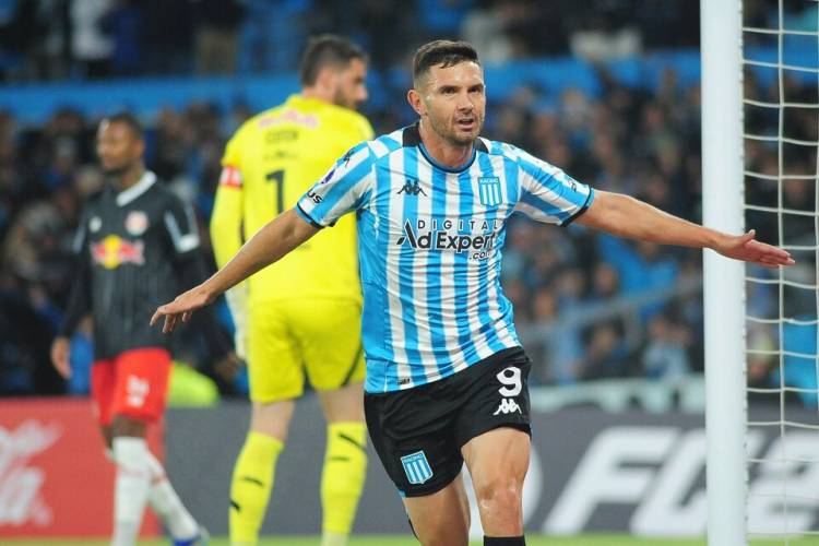 RACING SIGUE DE FESTEJO EN LA SUDAMERICANA
