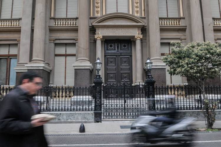 EL PLAN LICUADORA DE LOS PESOS DE LOS AHORRISTAS SIGUE A TODA MARCHA