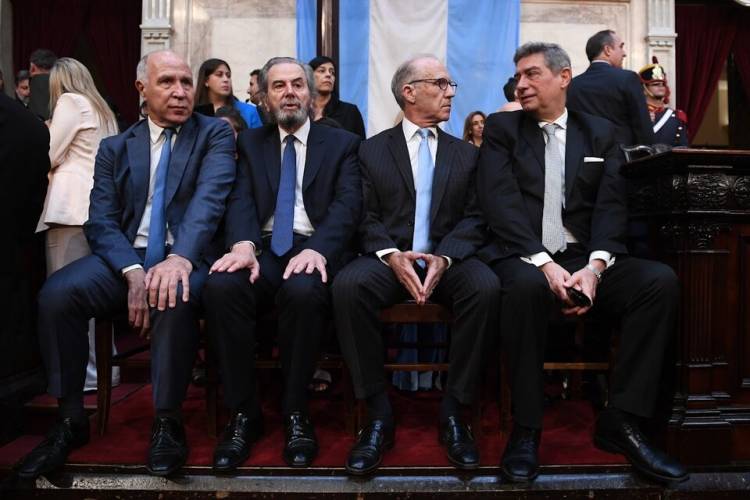 LA CORTE SUPREMA RECHAZÓ DOS PLANTEOS CONTRA EL MEGA DNU DE MILEI