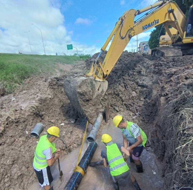 RESISTENCIA: SAMEEP REPARÓ LAS CAÑERÍAS SOBRE LA RUTA 11 Y EL RÍO NEGRO