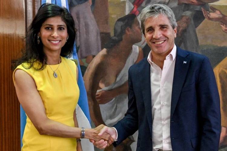 CAPUTO CULPÓ A LOS ARGENTINOS POR LA INFLACIÓN