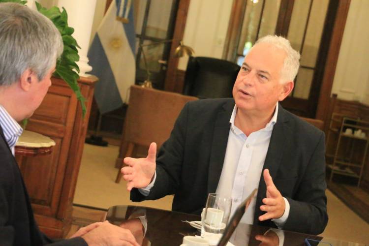 COMPROMISO POR EL DESARROLLO REGIONAL: ENCUENTRO ENTRE EL MINISTRO DE INFRAESTRUCTURA DEL CHACO Y EL RECTOR DE LA UNNE S