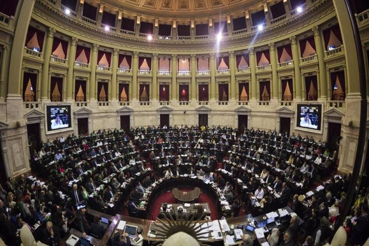 LA OPOSICIÓN BUSCA DARLE UN GOLPE EN EL CONGRESO AL AJUSTE EDUCATIVO