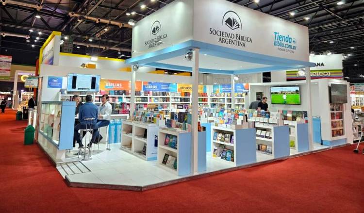 STAND DE SOCIEDAD BÍBLICA ARGENTINA EN LA FERIA INTERNACIONAL DEL LIBRO