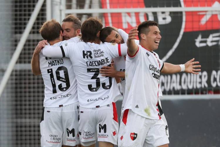 COPA ARGENTINA: NEWELL'S OLD BOYS ELIMINÓ A RIESTRA CON LO JUSTO