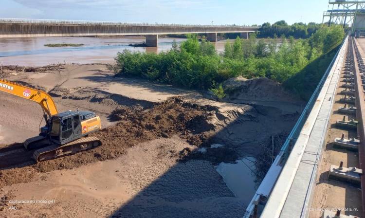 ANTE LA BAJANTE DEL RÍO BERMEJO, SAMEEP REALIZÓ TAREAS PREVENTIVAS PARA MANTENER EL SERVICIO DE AGUA POTABLE 
