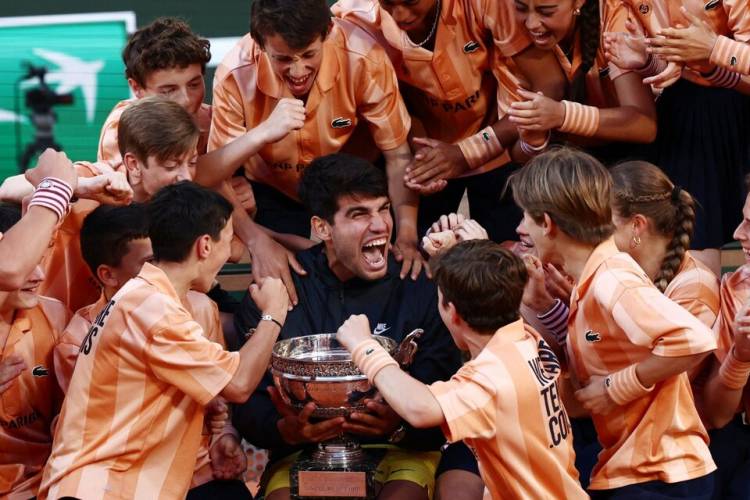 CARLOS ALCARAZ, EL NIÑO QUE JUEGA DISTINTO Y CUMPLIÓ UN VIEJO ANHELO EN ROLAND GARROS