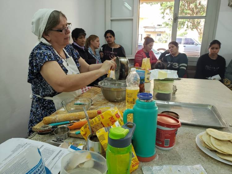 VILLA ÁNGELA: NUEVO TALLER DE COCINA PARA CELÍACOS: ALFAJORES PARA EL DÍA DEL PADRE