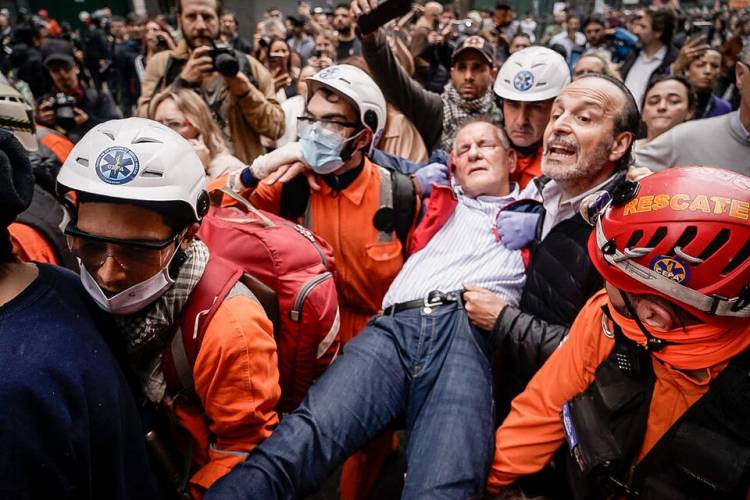 CÓMO FUE LA REPRESIÓN CONTRA LOS DIPUTADOS EN EL CONGRESO