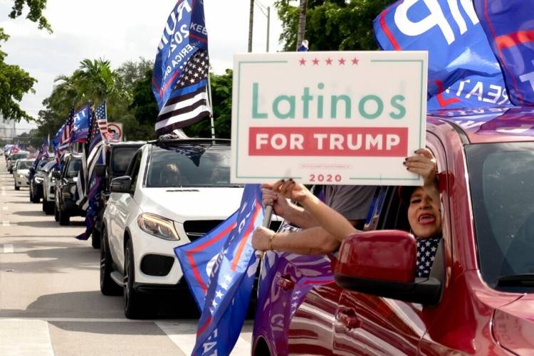 ESTADOS UNIDOS: TRUMP PRESENTÓ UNA COALICIÓN PARA BUSCAR EL VOTO LATINO