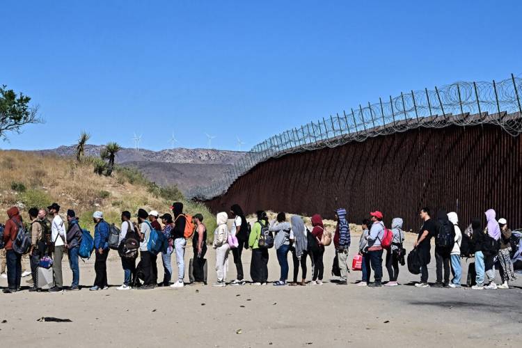 DEMANDAN EN UNA CORTE LA ORDEN DE JOE BIDEN QUE RESTRINGE EL ASILO EN LA FRONTERA CON MÉXICO