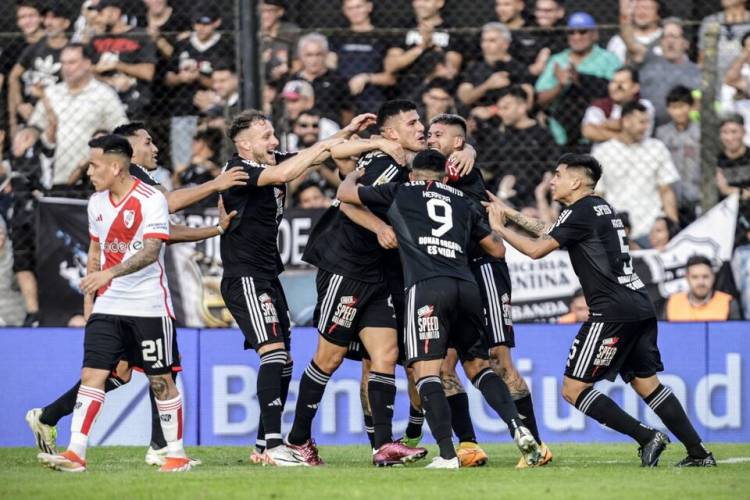 RIVER PERDIÓ CON RIESTRA Y COMIENZA EL RECESO LLENO DE DUDAS