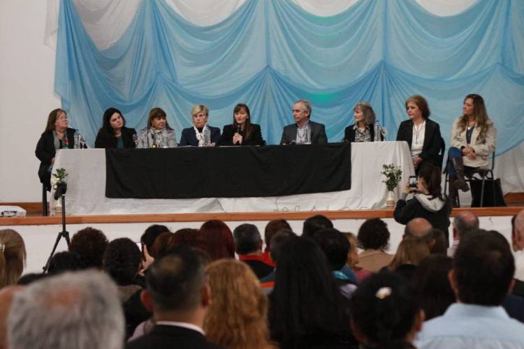 EL GOBIERNO REUNIÓ A LAS ESCUELAS DE EDUCACIÓN TÉCNICO PROFESIONAL PARA DEBATIR LAS LÍNEAS QUE PROMUEVEN LA FORMACIÓN DE ESTUDIANTES PARA EL MUNDO DEL TRABAJO