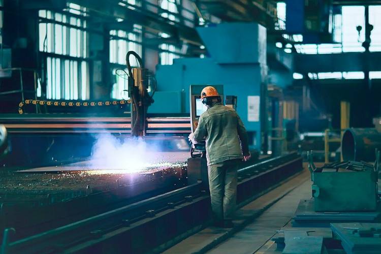 TODOS VEN CAER A LA INDUSTRIA