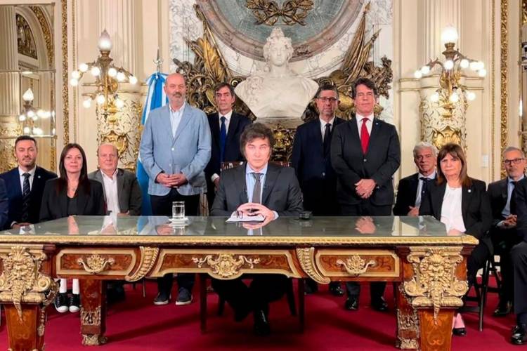 MILEI PREPARA UN "MEGADECRETAZO" CON EL NUEVO REPARTO DE PODER