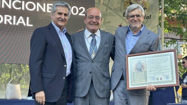 LA IGLESIA EVANGÉLICA DE EL ESCORIAL RECIBIÓ LA MEDALLA DE ORO DE LA CIUDAD