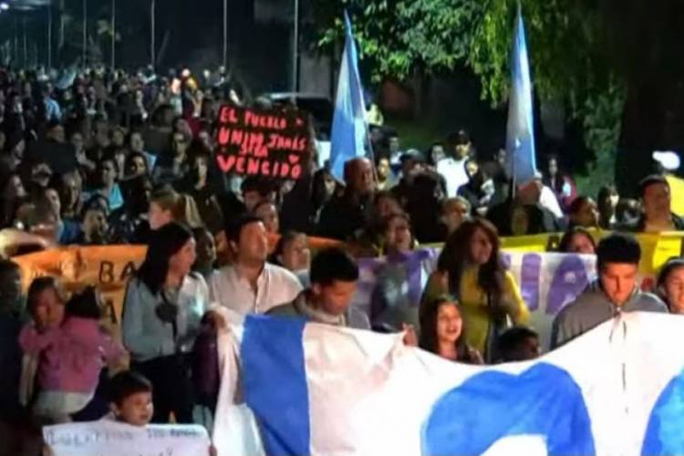 SIN MIEDO! VECINOS MARCHARON PIDIENDO POR LOAN EN CORRIENTES