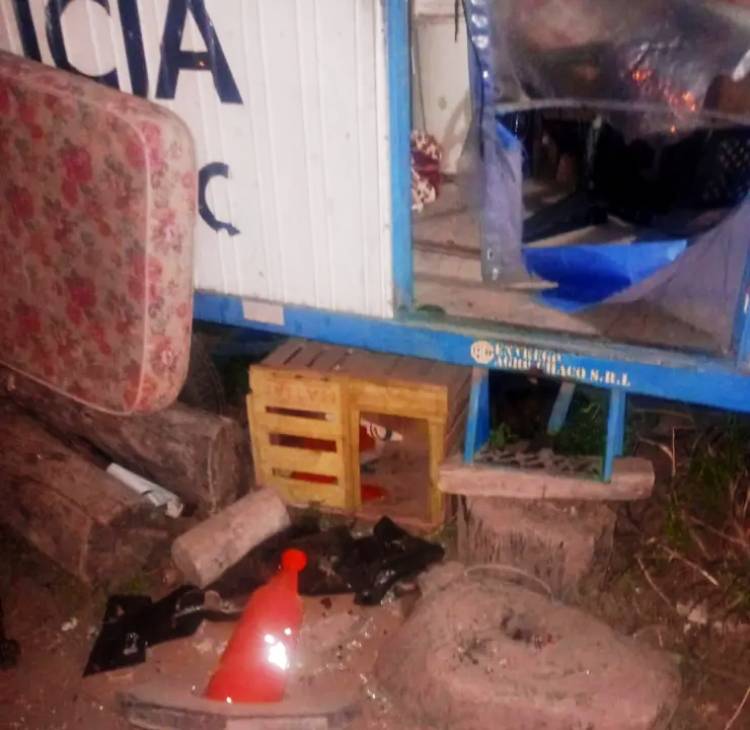 INTENTARON LINCHAR A SUPUESTO LADRÓN, PERO HIRIERON A EFECTIVO POLICIAL Y CAUSARON DESTROZOS A CASILLA POLICIAL