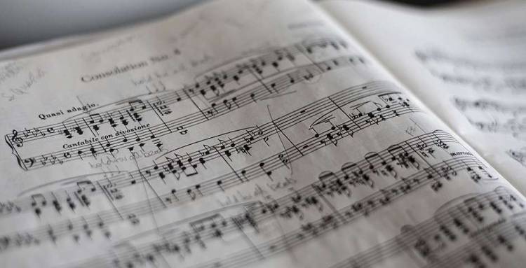 LOS VIEJOS HIMNOS NUNCA MUEREN