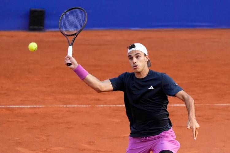 ATP DE HAMBURGO: FRAN CERÚNDOLO BATIÓ A SU COMPATRIOTA COMESAÑA