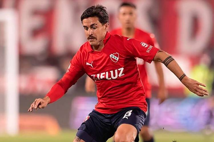 PESTAÑEASTE, DIJO ESTUDIANTES Y SE LLEVÓ A NEVES DE INDEPENDIENTE