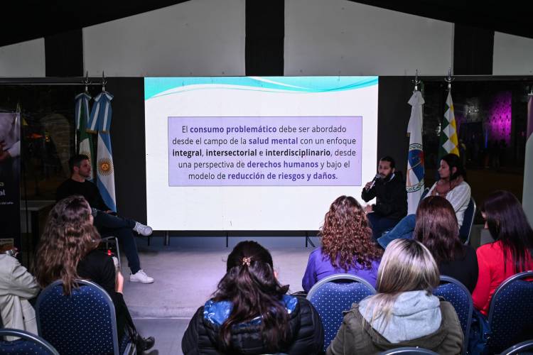 CHARLAS SOBRE CONSUMOS PROBLEMÁTICOS EN LA BIENAL DE ESCULTURAS 2024 