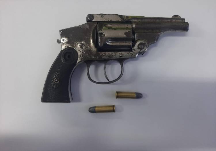 IBAN EN MOTO CON UN REVÓLVER, QUISIERON ESCAPAR, PERO LOS ATRAPARON