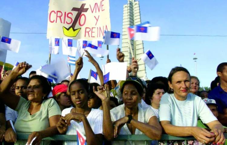 CRISTIANOS CUBANOS LUCHAN CONTRA EL ADOCTRINAMIENTO ESCOLAR DE SUS HIJOS