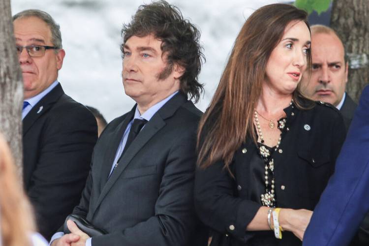 UN VIAJE A PARÍS PARA DEJAR ATRÁS LAS INTERNAS EN LA CIMA DEL PODER LIBERTARIO