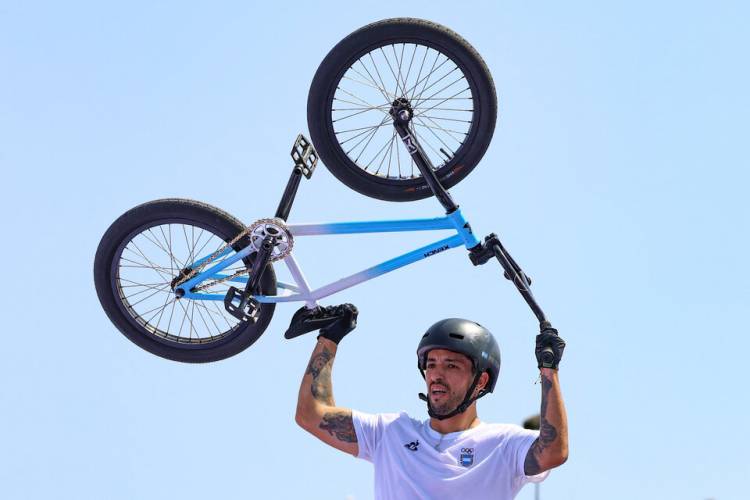 JOSÉ "MALIGNO" TORRES GANÓ LA PRIMERA MEDALLA DE ORO DE ARGENTINA EN LOS JUEGOS OLÍMPICOS